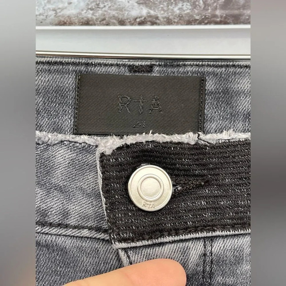 RTA Crop distress jeans size 24 - Picture 3 of 11